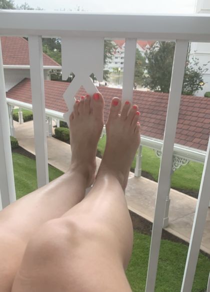 barefootbrunette1981 OnlyFans picture