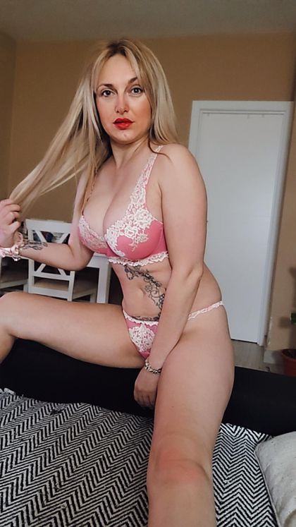 arielyourqueenofpleasure OnlyFans picture