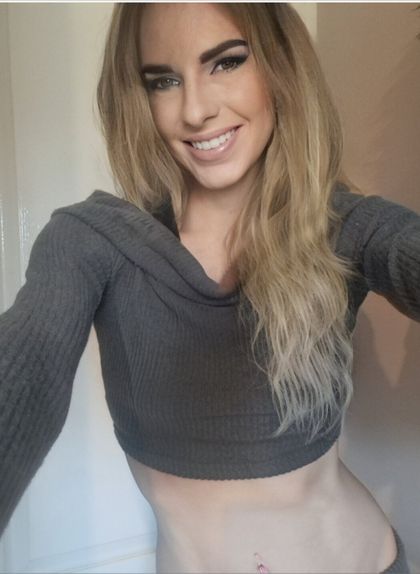 e.elz2025 OnlyFans picture