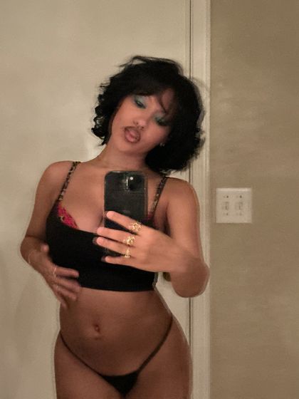 denouncedher OnlyFans picture