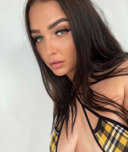 brunettebarbie.4 OnlyFans picture
