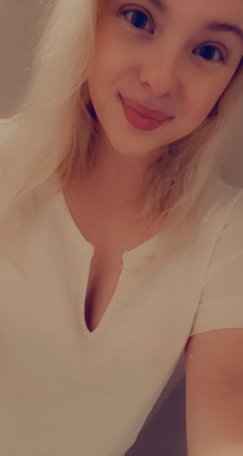 Curvyblondegirl