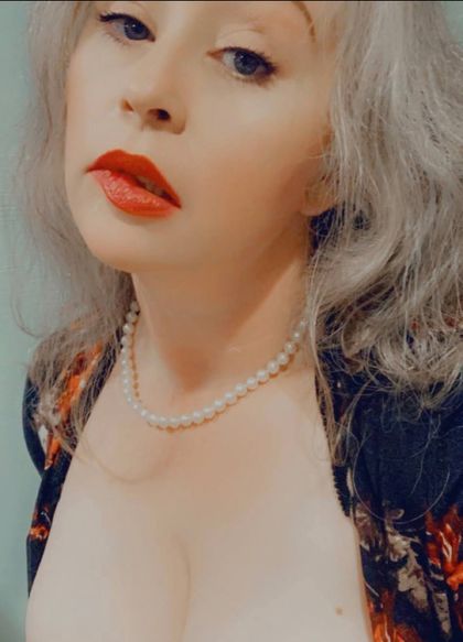 urnaughtyneighbor OnlyFans picture