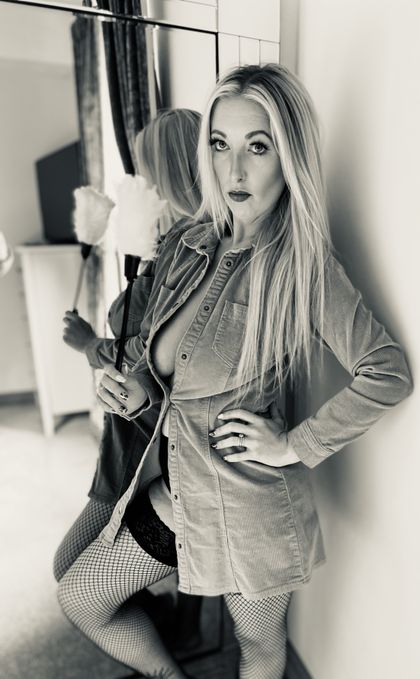 yorkshirehousemaid OnlyFans picture