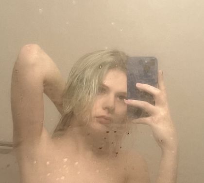 julie384 OnlyFans picture