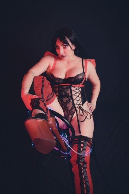 free.mistress.deville OnlyFans picture