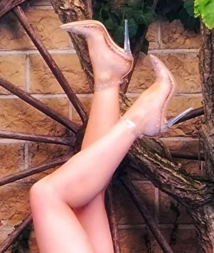 mina_feet_shoes OnlyFans picture