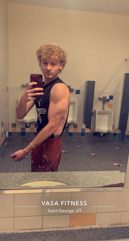 itschandler OnlyFans picture