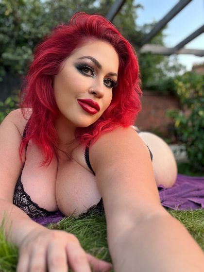 bustyvixenred OnlyFans picture
