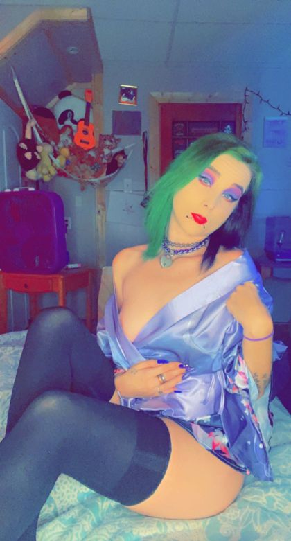 livin_dead_gurl420 OnlyFans picture