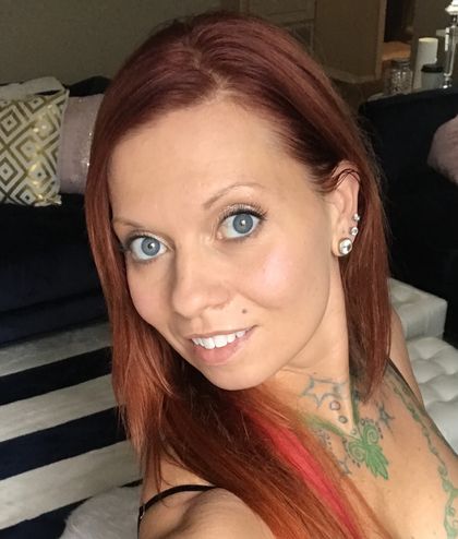 redhollyberry OnlyFans picture
