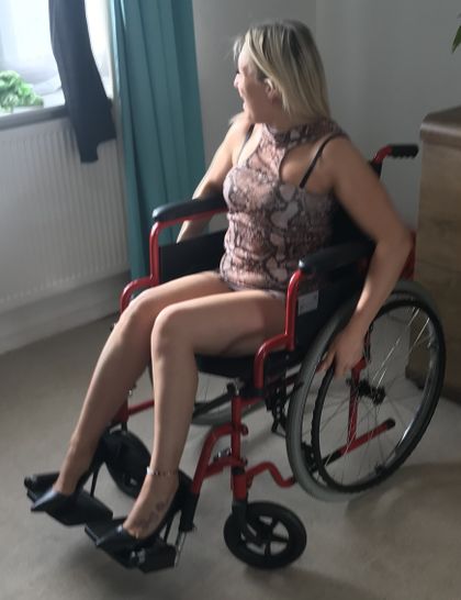 wheelchair.crutches.babe OnlyFans picture