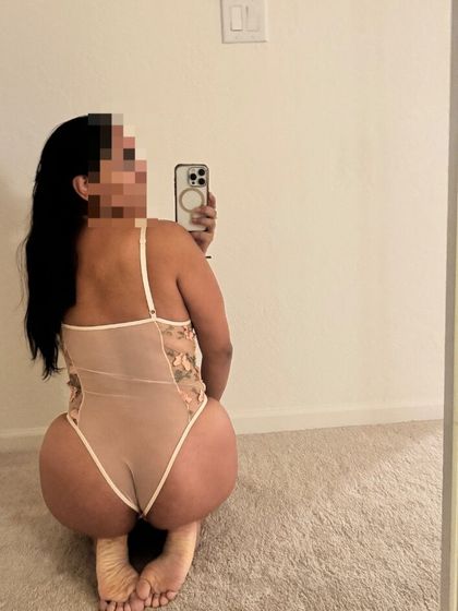 momofnextdoor OnlyFans picture