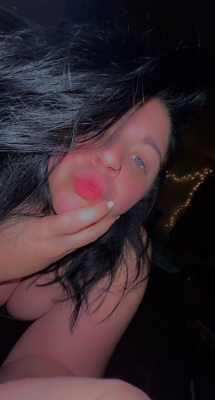 queenbee0522 OnlyFans picture
