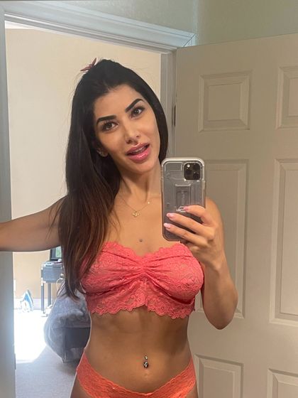 leilasnextdoor OnlyFans picture