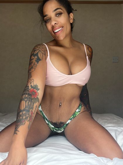 yourbushqueen OnlyFans picture