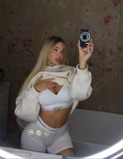 lovelypaolina OnlyFans picture