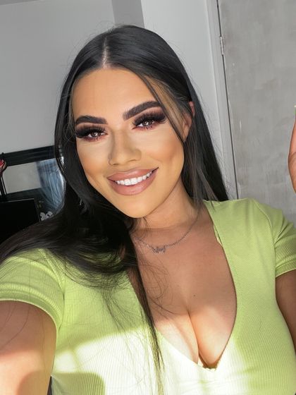 Best Hot Valentina Official OnlyFans Accounts | FansMetrics.com