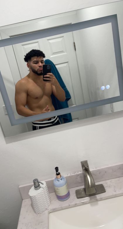u196184040 OnlyFans picture