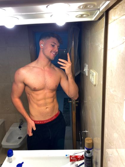 u270011565 OnlyFans picture