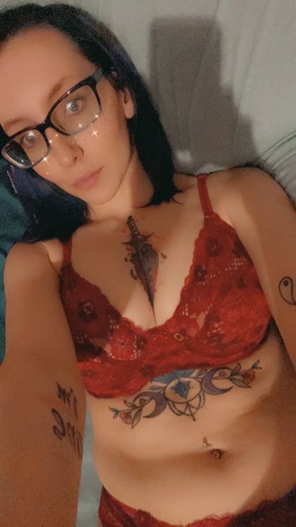 elliaray OnlyFans picture