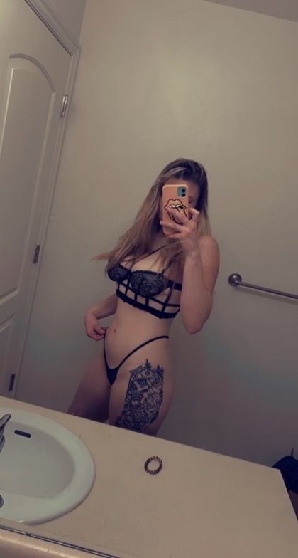 chloecollins18 OnlyFans picture