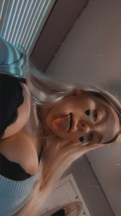emberlumibloom OnlyFans picture