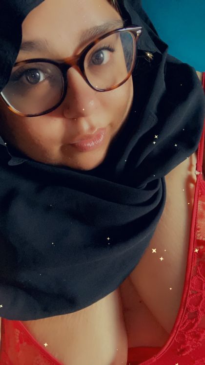 naughtylilhoneyhijabi OnlyFans picture