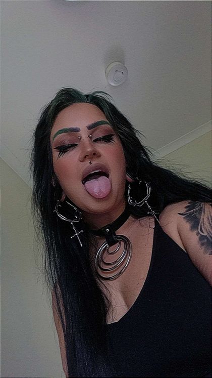 emi-louu OnlyFans picture