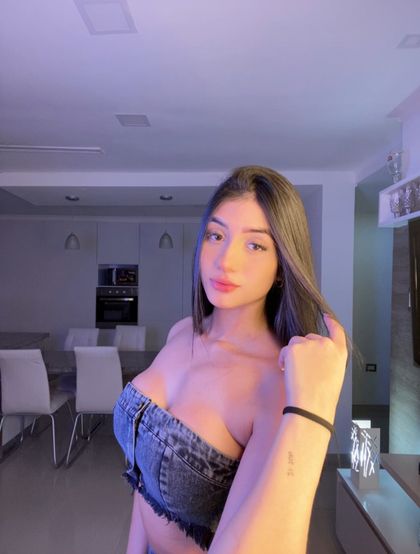 milangiee OnlyFans picture