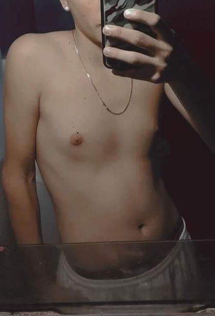 uezer OnlyFans picture
