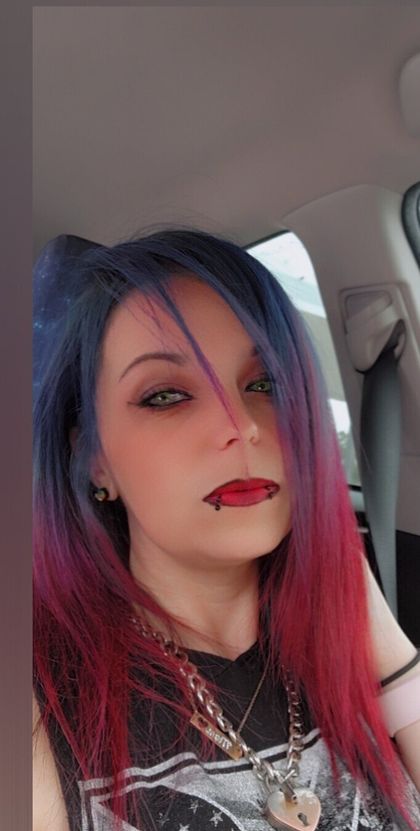 twiztedlesbians OnlyFans picture