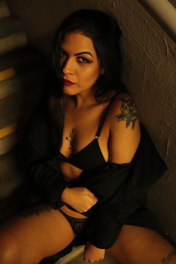 V.