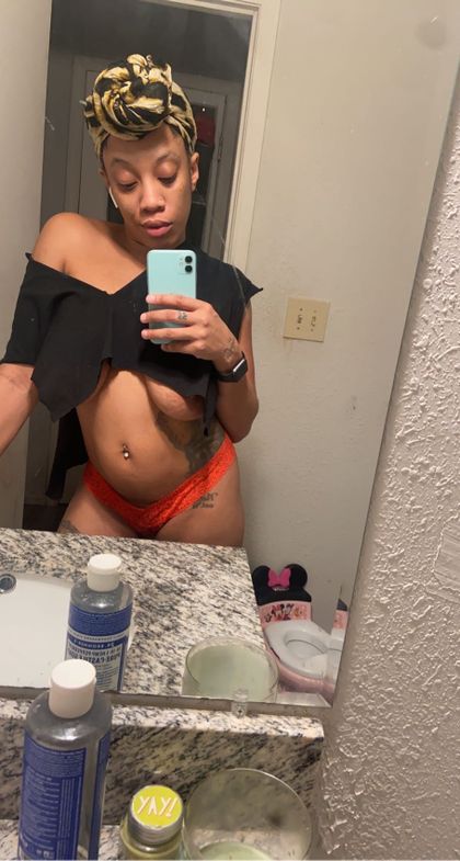 queenjefenellijane OnlyFans picture