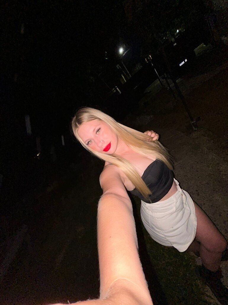 blondecoraline OnlyFans profile picture