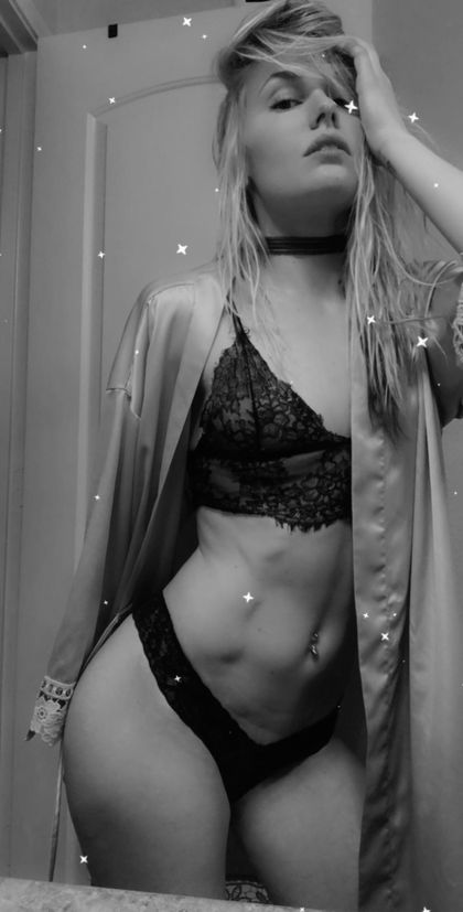 raieraiee OnlyFans picture