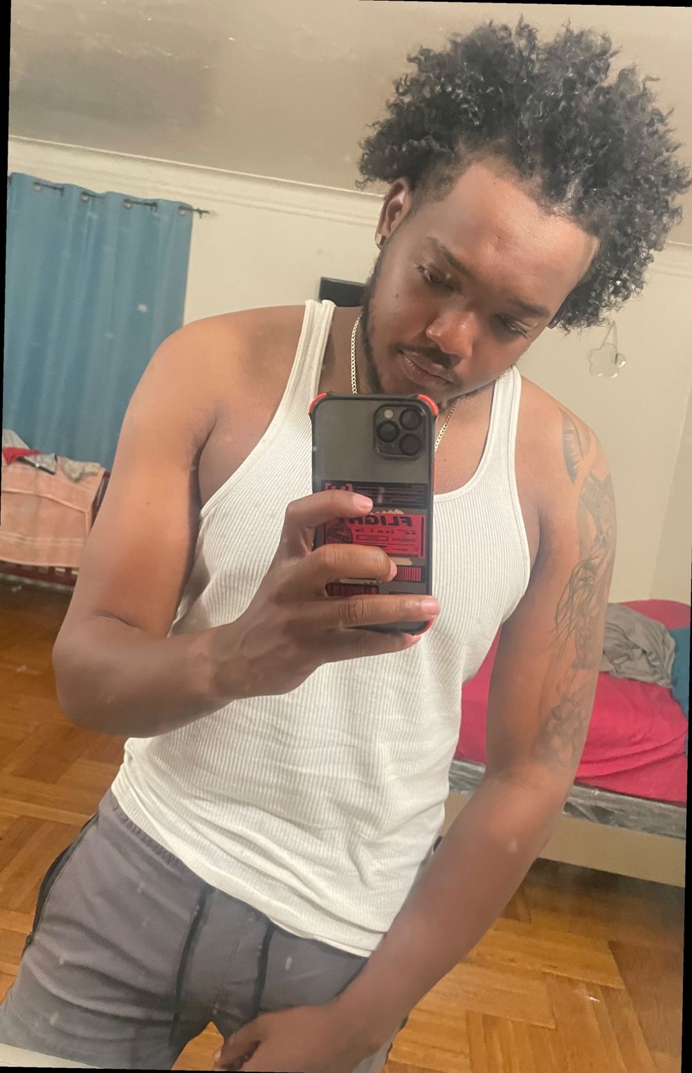 elinresistible OnlyFans profile picture