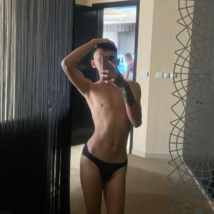 androgynous OnlyFans picture