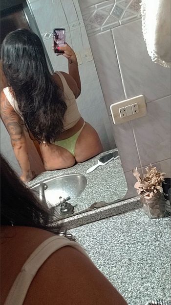 Amanda Flores