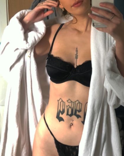 molliemakeme OnlyFans picture