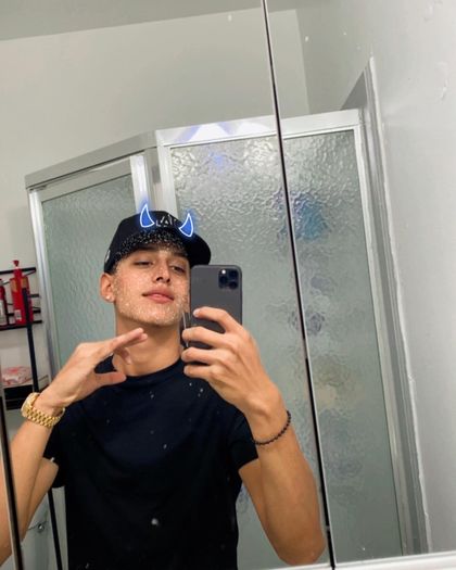 reyesrz OnlyFans picture