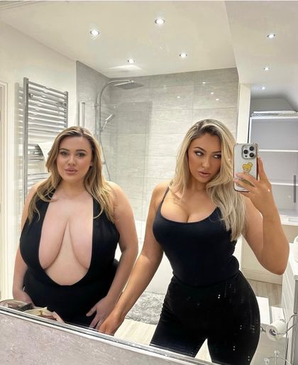 lauraandfriendsxx OnlyFans picture