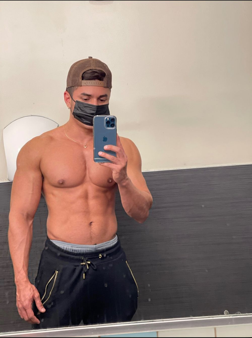 lucho01281025 OnlyFans profile picture