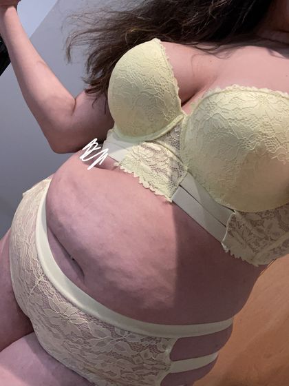 womanwithagut OnlyFans picture