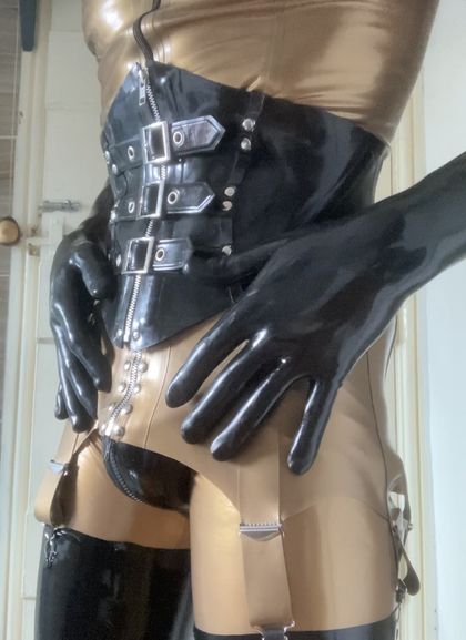 luciulatex OnlyFans picture
