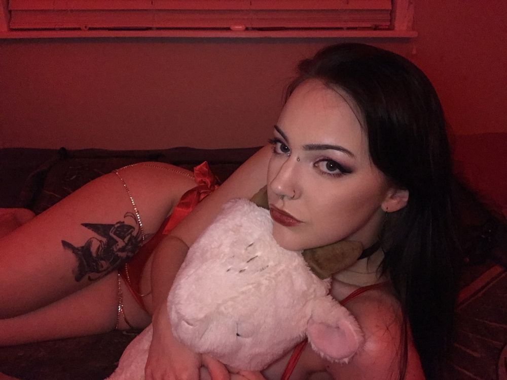 chxrrydeathmoth OnlyFans profile picture