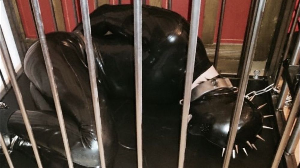 black-rubber OnlyFans profile picture