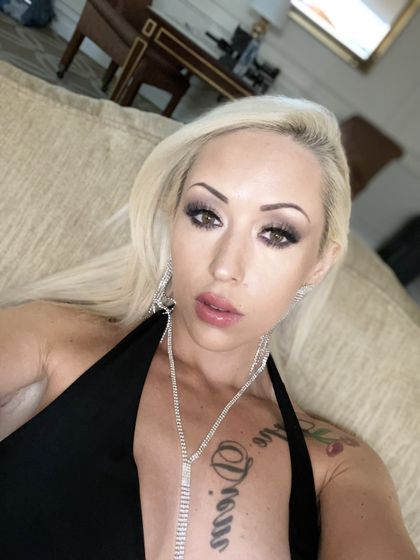 christinashinedeleted OnlyFans picture