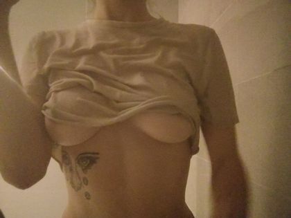 tomboyemilia OnlyFans picture