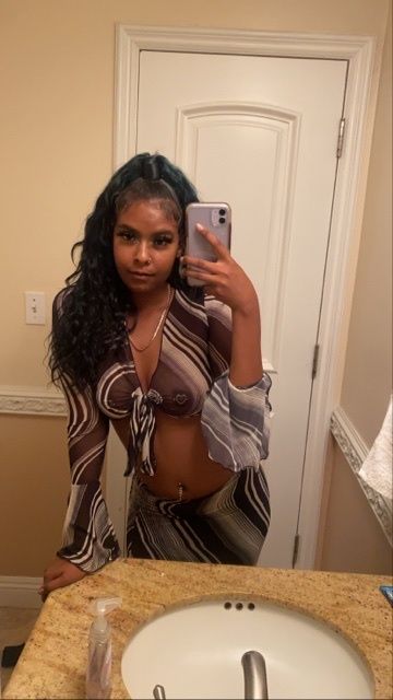 indyaa.t OnlyFans picture